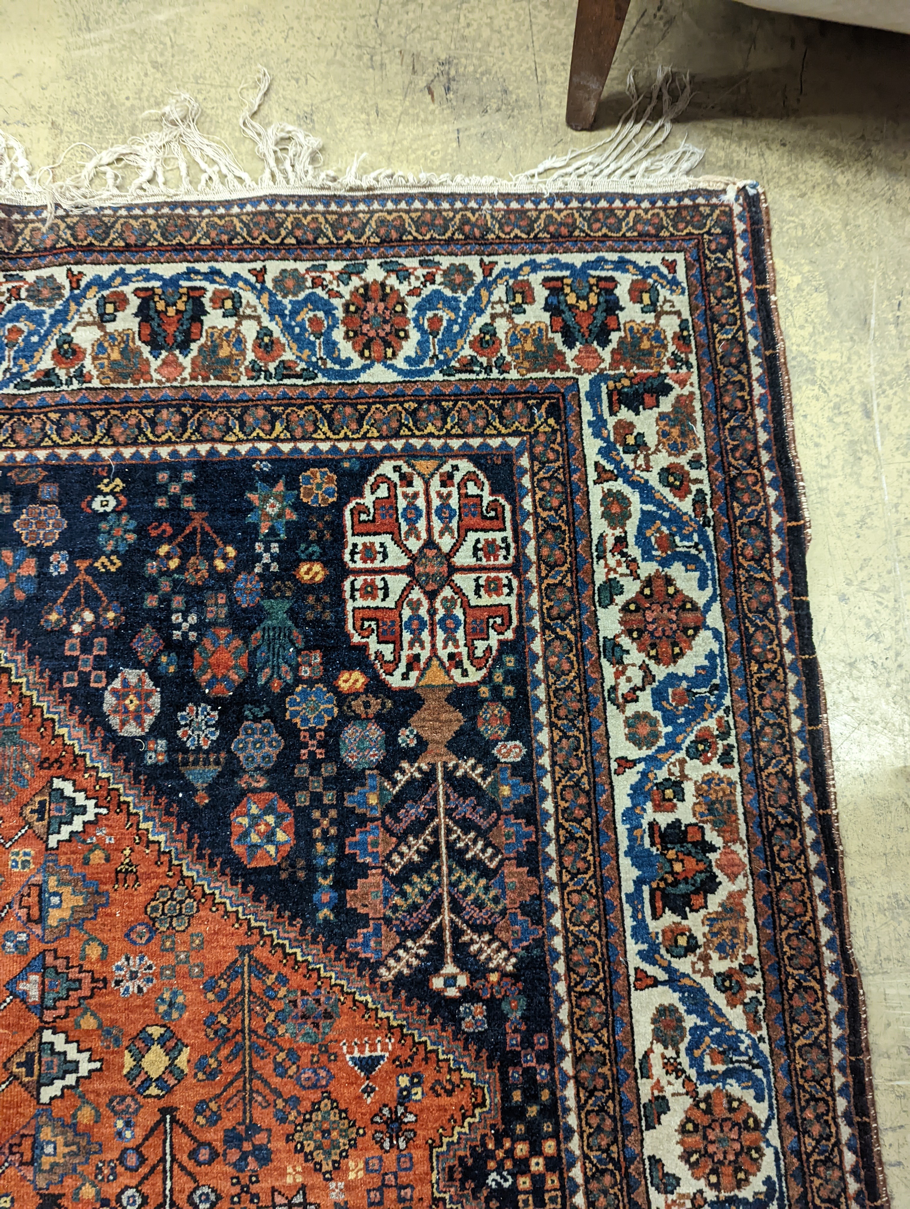 An Abadeh Persian rug, 200 x 157cm